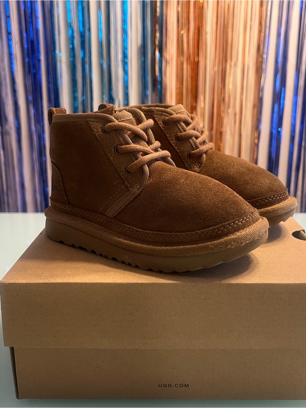 UGG Neumel II Kids Chestnut Boots Size 10 w/ Original Box – Very Good Condition